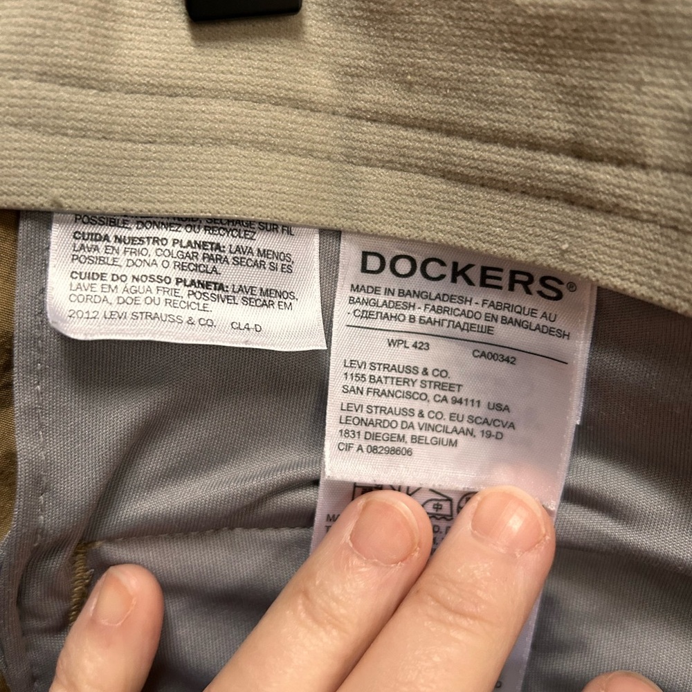 Dockers Men's Khaki Cargo Shorts - Picture 10 of 12